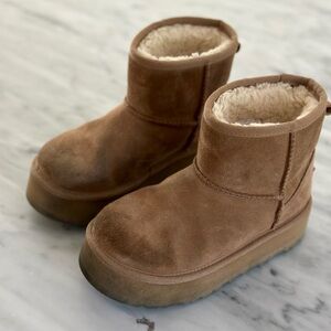 Kids platform Ugg boots. Size 1